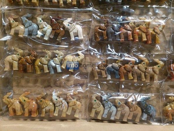 Tallado de figuras en animales de piedra jabon