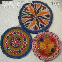 VENTA AL POR MAYOR LOTE 50 afganos kuchi Tribal Banjara Danza del Vientre Vestido Medallón con reborde