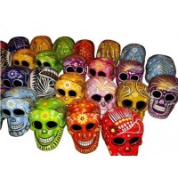 Calaveras de barro pintadas a mano